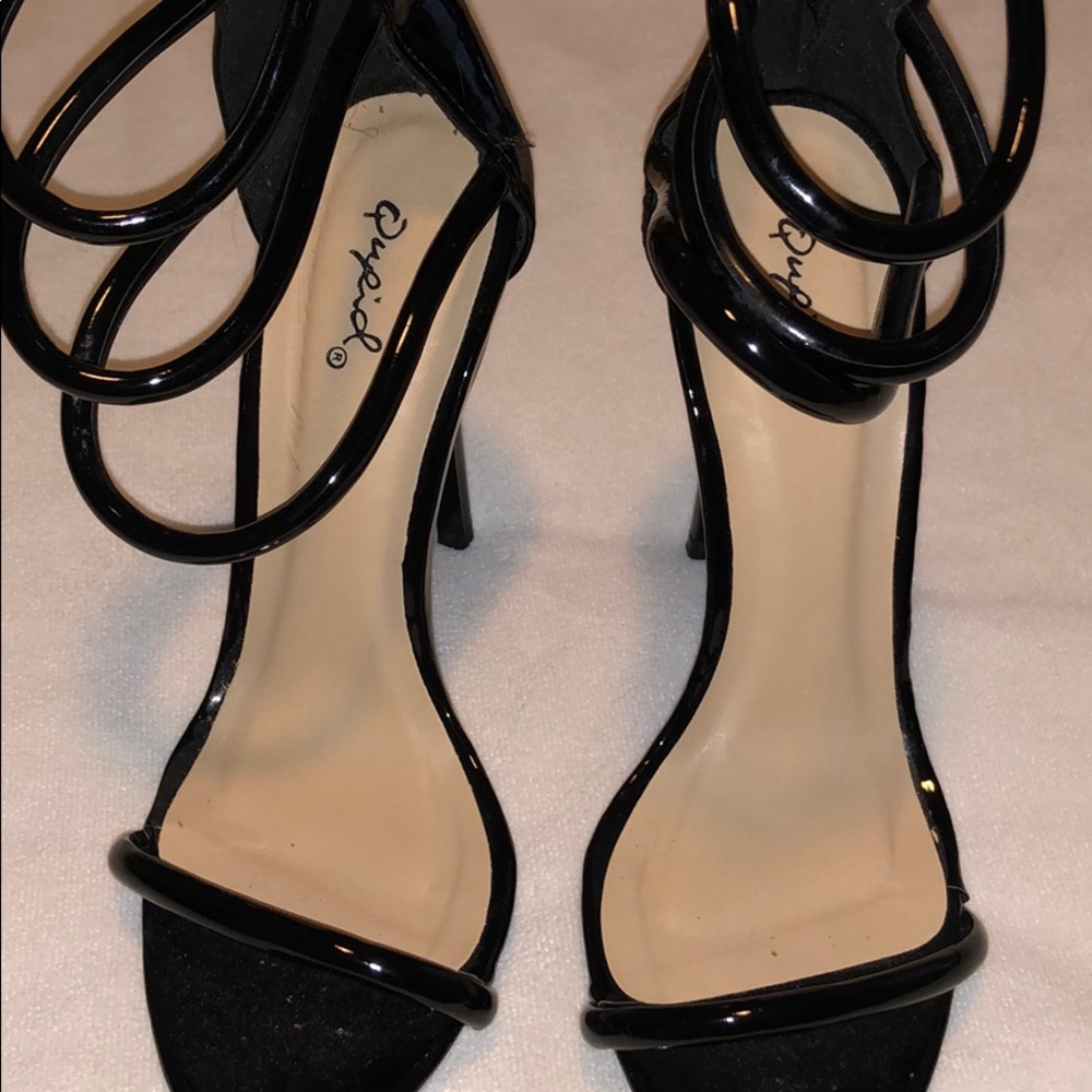 black heels - Picture 2 of 4